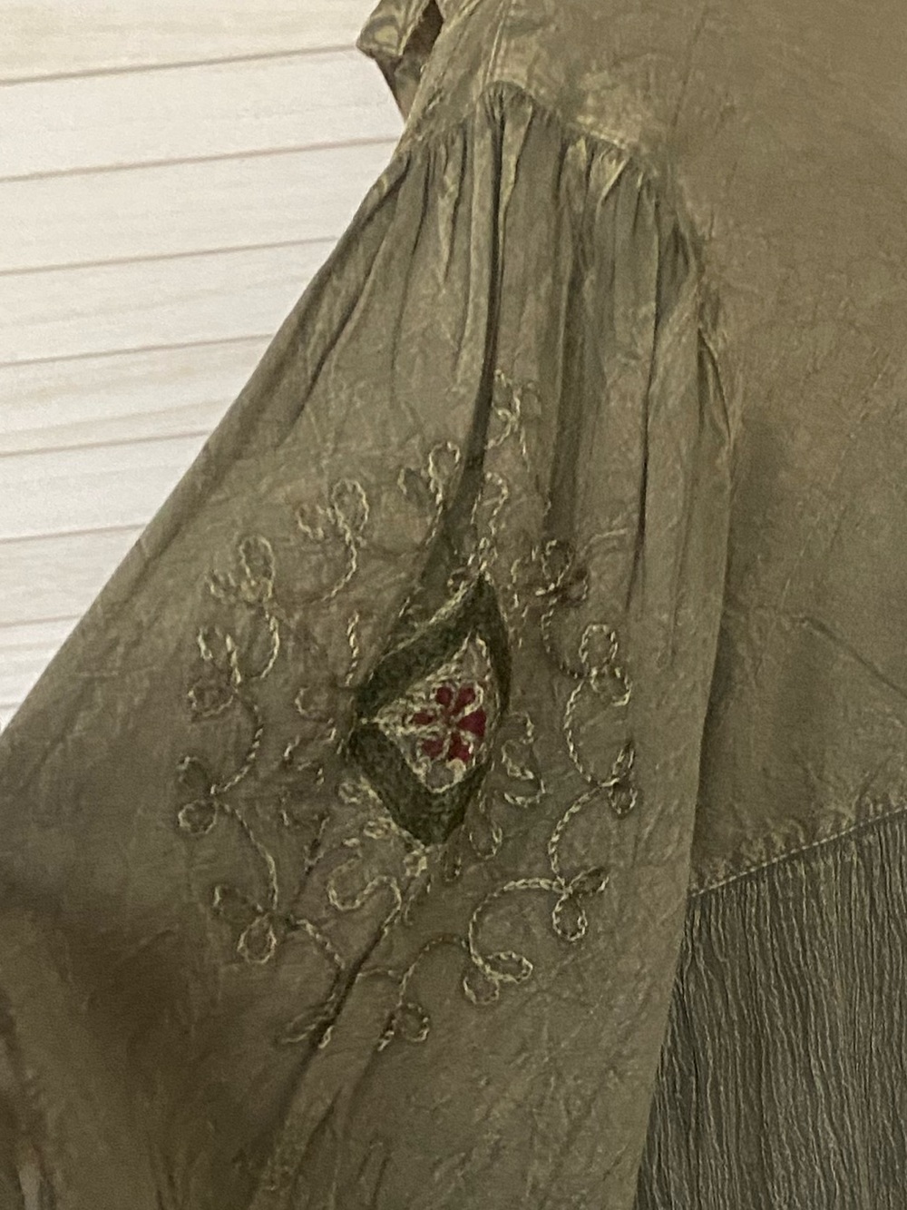 Young Threads Boho Olive Green Mixed Patterns Embellished Embroidered Top XL NWT - Picture 10 of 16